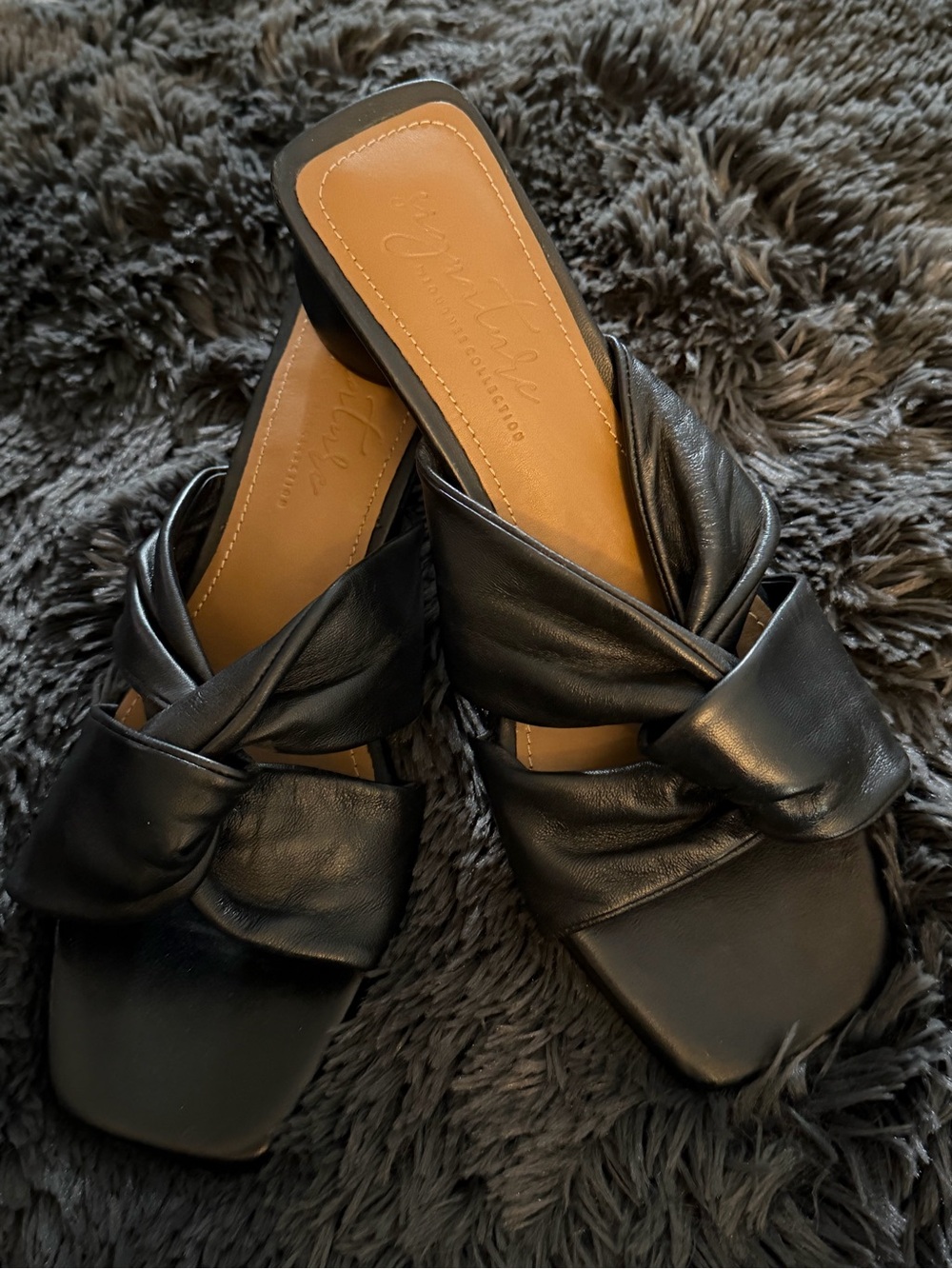 Brand new signature by journees 7.5 Black Leather Women's Sandals
